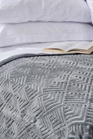 Κουβέρτα Βελουτέ Aura Collection 220x240 AMELIA GREY - Image 1